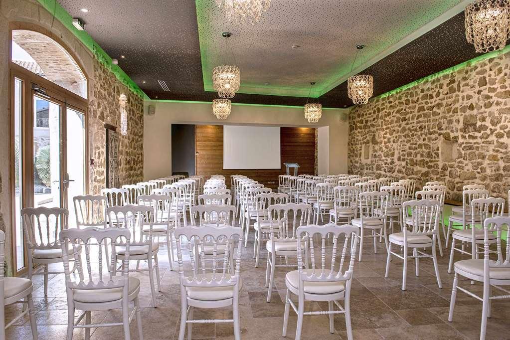 Chateau De Massillan Uchaux Konforlar fotoğraf